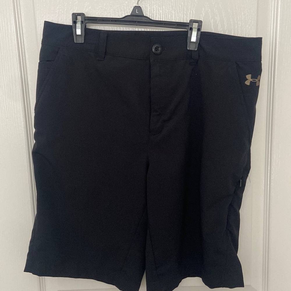 Under Armour golf shorts 32